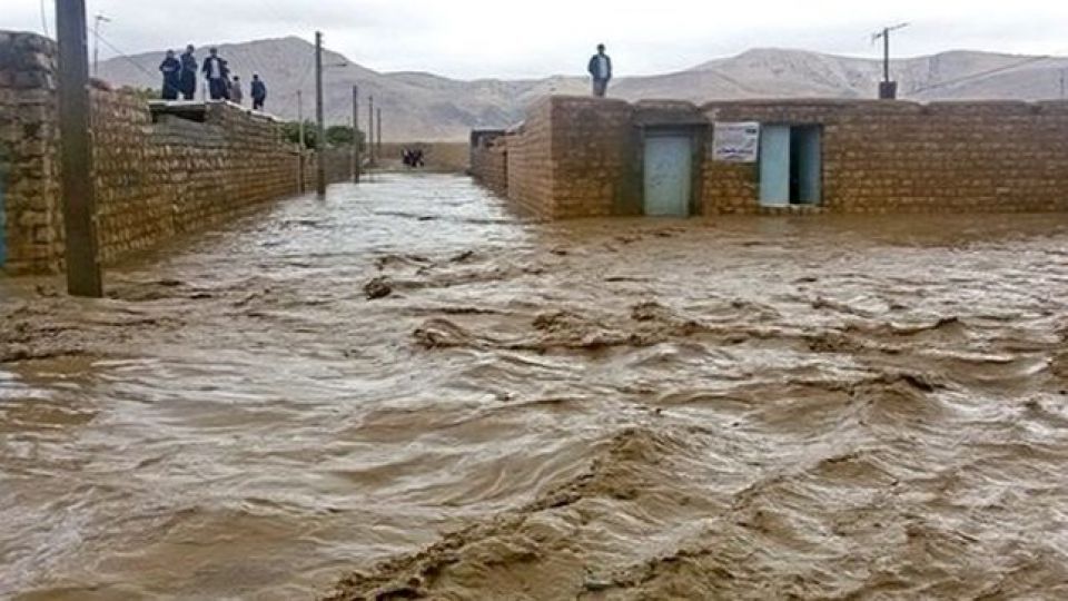 وقوع سیل و طوفان در ۱۳ استان کشور وقوع سیل و طوفان در ۱۳ استان کشور