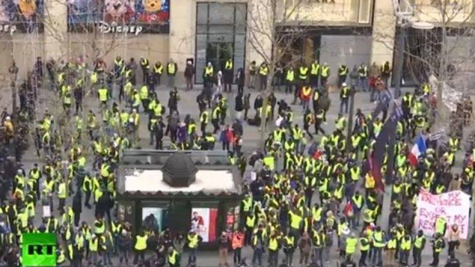 آغاز «پنجمین شنبه سیاه» فرانسه؛ مردم به خیابانها آمدند + عکس آغاز «پنجمین شنبه سیاه» فرانسه؛ مردم به خیابانها آمدند + عکس