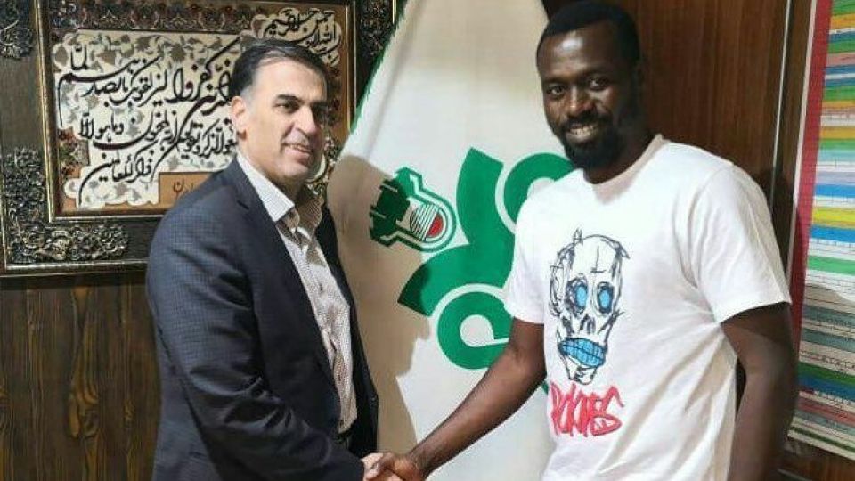 ذوب آهن یک بازیکن مهاجم نیجریهای جذب کرد+ عکس ذوب آهن یک بازیکن مهاجم نیجریهای جذب کرد+ عکس