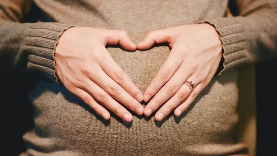 فواید مصرف آب کافی در دوران بارداری فواید مصرف آب کافی در دوران بارداری