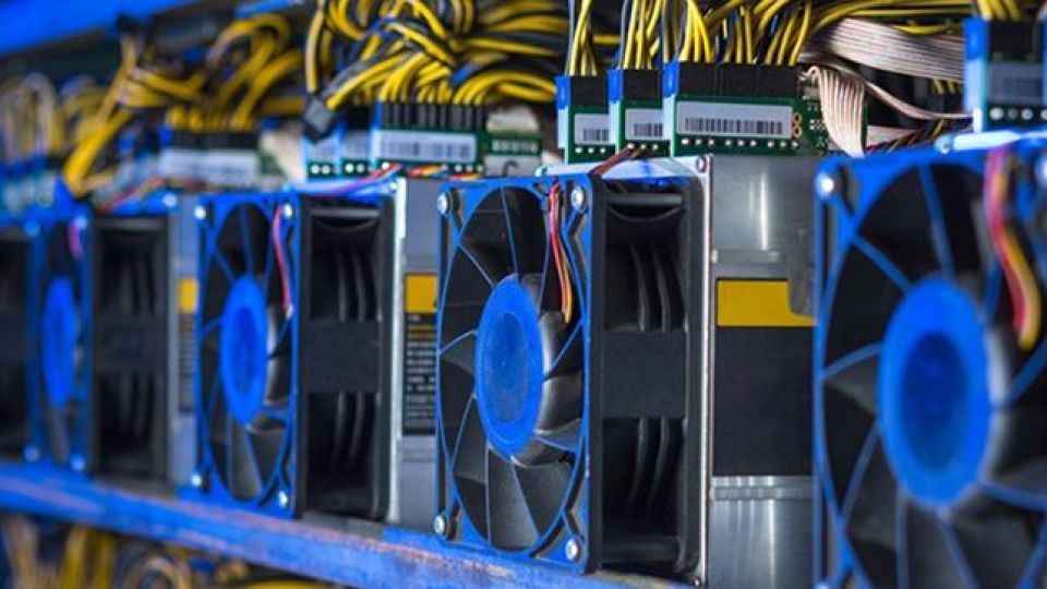 500 دستگاه استخراج بیتکوین در قم توقیف شد 500 دستگاه استخراج بیتکوین در قم توقیف شد
