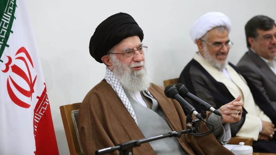 رهبر انقلاب: جریانی به‌دنبال فراموش شدن جهاد وشهادت است باید درمقابل آن ایستاد