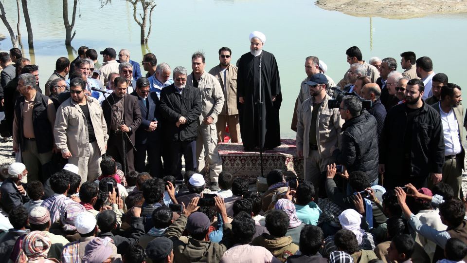 روحانی: در کنار مردم سیلزده سیستان و بلوچستان هستیم و مشکلات را حل خواهیم کرد روحانی: در کنار مردم سیلزده سیستان و بلوچستان هستیم و مشکلات را حل خواهیم کرد