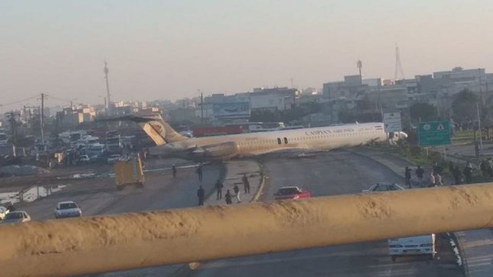 هواپیما کاسپین تهران - بندرماهشهر از باند فرودگاه خارج شد
