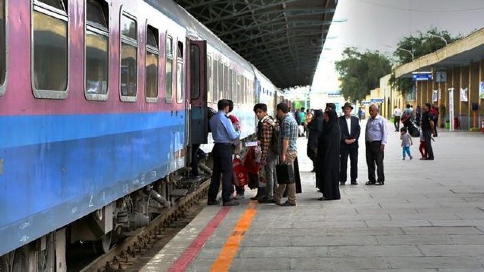 نماز در راه آهن جمهوری اسلامی ! نماز در راه آهن جمهوری اسلامی !