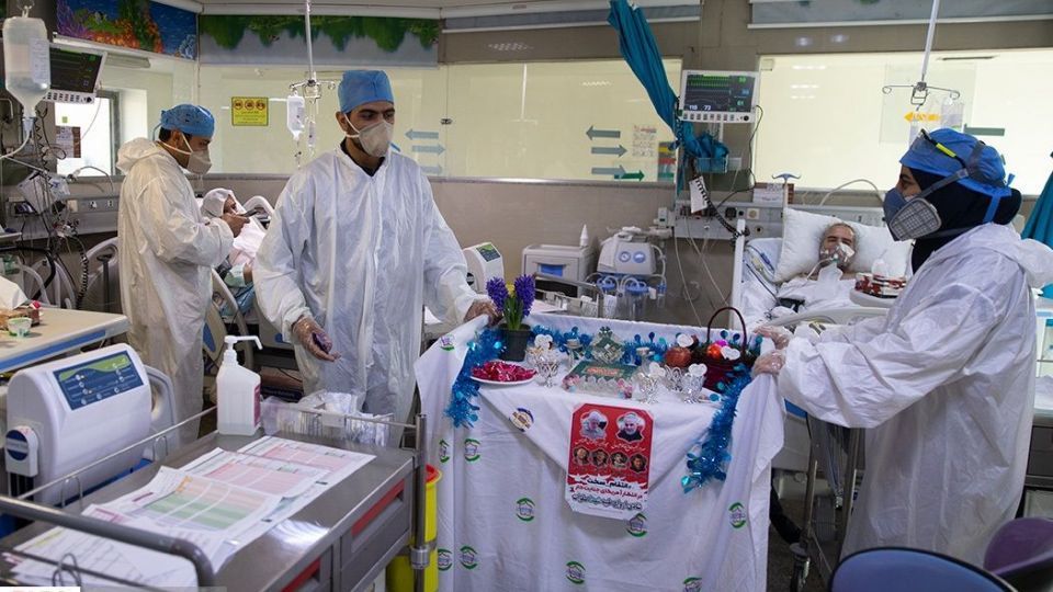 تحویل سال نو در بخش کرونای بیمارستان بقیه الله (عج) تحویل سال نو در بخش کرونای بیمارستان بقیه الله (عج)