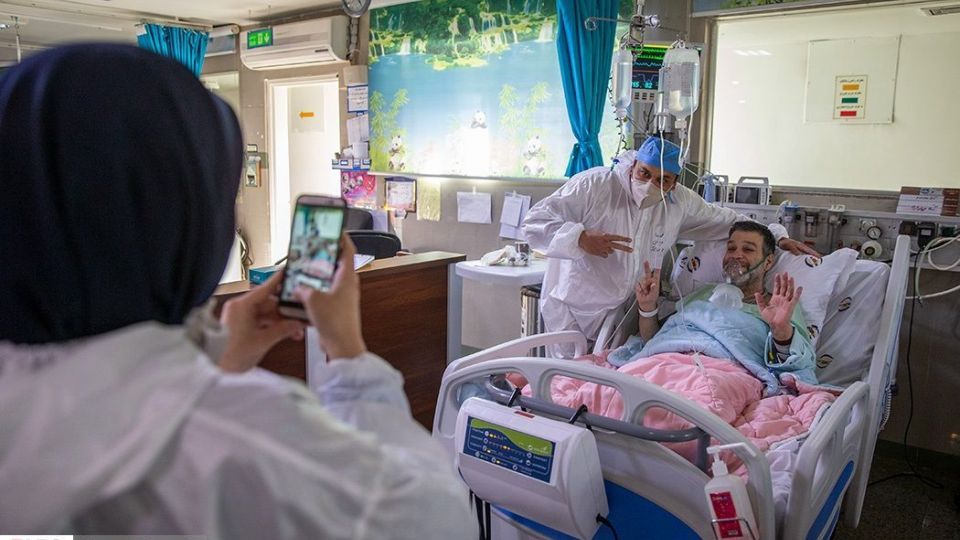 تحویل سال نو در بخش کرونای بیمارستان بقیه الله (عج) تحویل سال نو در بخش کرونای بیمارستان بقیه الله (عج)