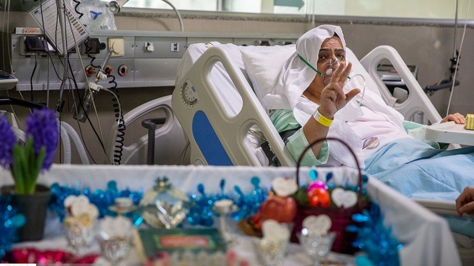 تحویل سال نو در بخش کرونای بیمارستان بقیه الله (عج) تحویل سال نو در بخش کرونای بیمارستان بقیه الله (عج)