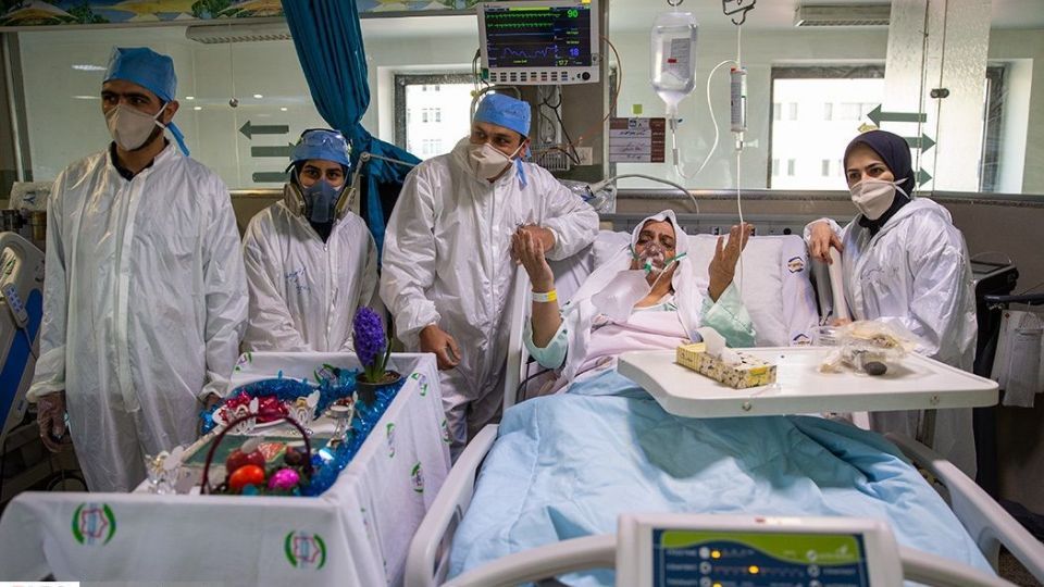 تحویل سال نو در بخش کرونای بیمارستان بقیه الله (عج) تحویل سال نو در بخش کرونای بیمارستان بقیه الله (عج)