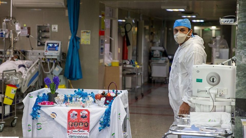 تحویل سال نو در بخش کرونای بیمارستان بقیه الله (عج) تحویل سال نو در بخش کرونای بیمارستان بقیه الله (عج)