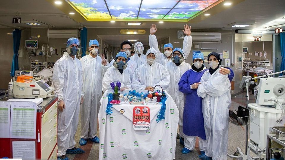 تحویل سال نو در بخش کرونای بیمارستان بقیه الله (عج) تحویل سال نو در بخش کرونای بیمارستان بقیه الله (عج)