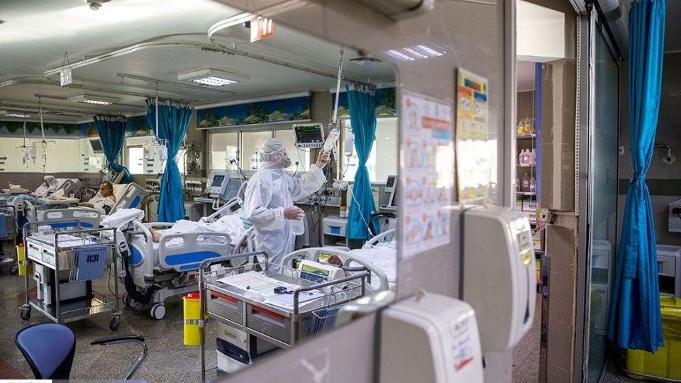 تحویل سال نو در بخش کرونای بیمارستان بقیه الله (عج) تحویل سال نو در بخش کرونای بیمارستان بقیه الله (عج)