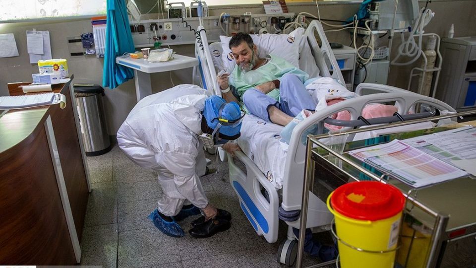 تحویل سال نو در بخش کرونای بیمارستان بقیه الله (عج) تحویل سال نو در بخش کرونای بیمارستان بقیه الله (عج)