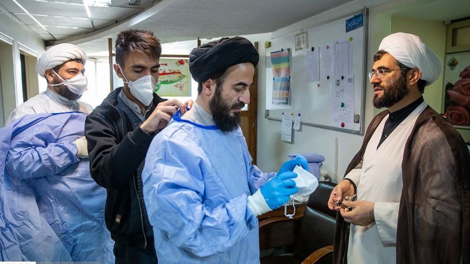 تحویل سال نو در بخش کرونای بیمارستان بقیه الله (عج) تحویل سال نو در بخش کرونای بیمارستان بقیه الله (عج)