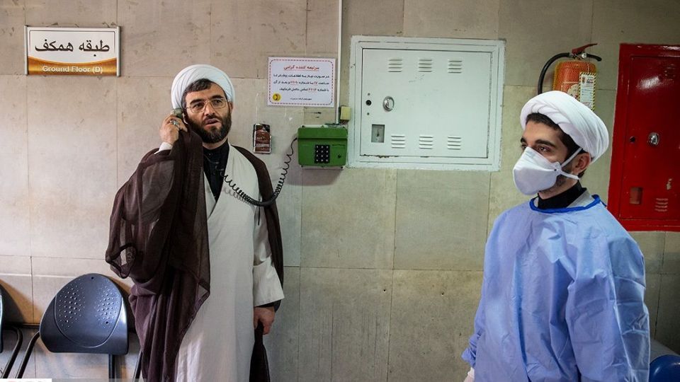 تحویل سال نو در بخش کرونای بیمارستان بقیه الله (عج) تحویل سال نو در بخش کرونای بیمارستان بقیه الله (عج)