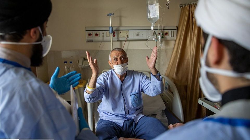 تحویل سال نو در بخش کرونای بیمارستان بقیه الله (عج) تحویل سال نو در بخش کرونای بیمارستان بقیه الله (عج)