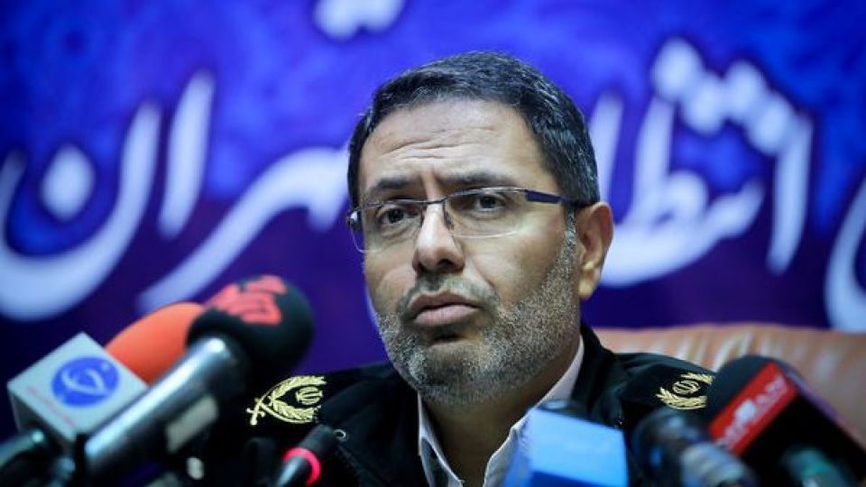 ماموران پلیس در تهران مانع ورورد مردم به پارکها میشوند ماموران پلیس در تهران مانع ورورد مردم به پارکها میشوند