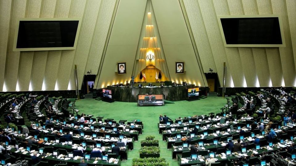 2200 تذکر نمایندگان مجلس دهم به رئیس‌جمهور