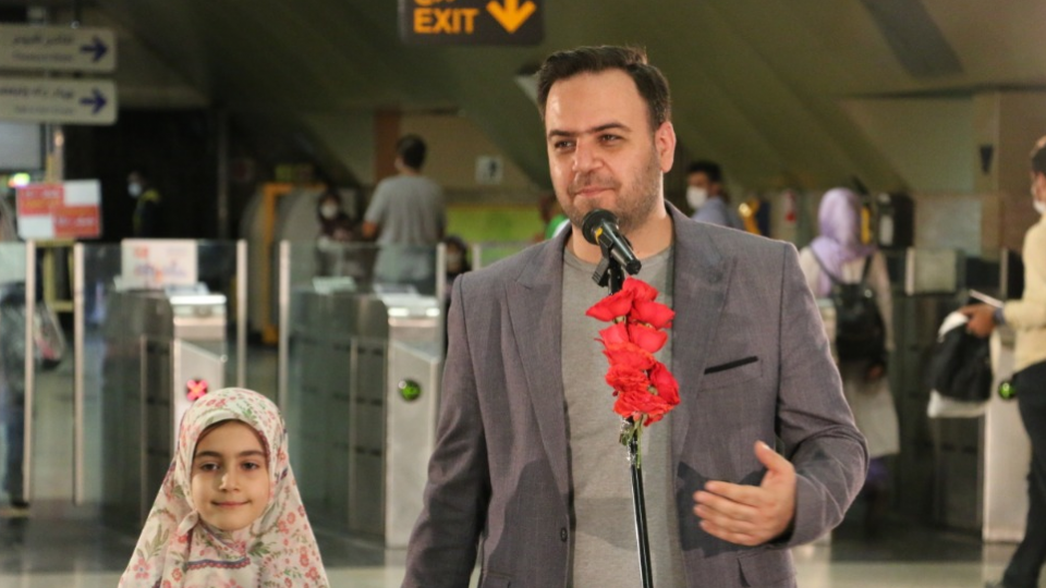 خوانندگی در مترو برای دختران