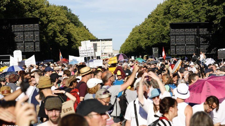 اعتراض مردم آلمان به محدودیتهای سختگیرانه کرونایی اعتراض مردم آلمان به محدودیتهای سختگیرانه کرونایی