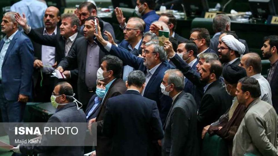 جلسه مجلس دقایقی متشنج شد جلسه مجلس دقایقی متشنج شد