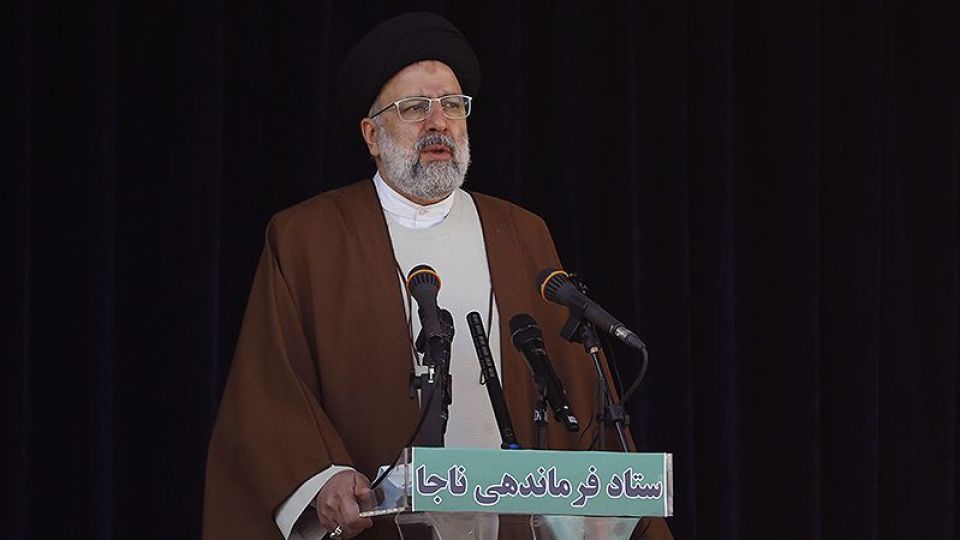 رئیسی: در برابر سارقان حرفهای، قاچاقچیان مواد مخدر و اشرار باید مقتدرانه ایستاد رئیسی: در برابر سارقان حرفهای، قاچاقچیان مواد مخدر و اشرار باید مقتدرانه ایستاد