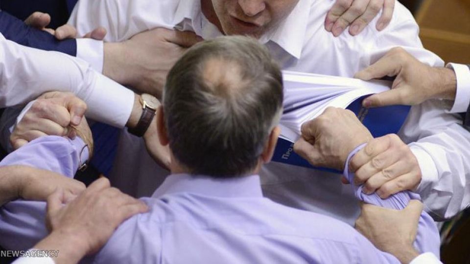 سیاست یا دعوای حیدری - نعمتی؟! سیاست یا دعوای حیدری - نعمتی؟!