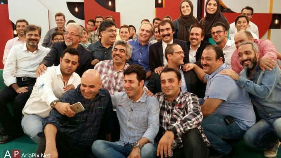 طنزپردازان دست بجنبانند... طنزپردازان دست بجنبانند...