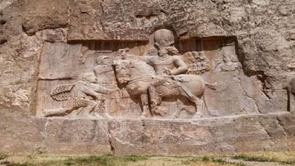 معرفی بهترین کتاب های تاریخی برای آشنایی بیشتر با تاریخ ایران و جهان معرفی بهترین کتاب های تاریخی برای آشنایی بیشتر با تاریخ ایران و جهان