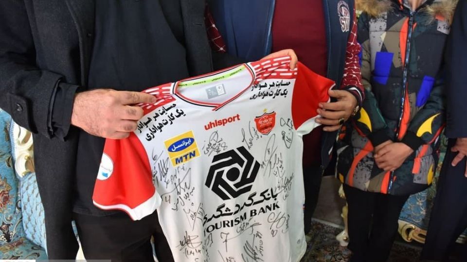 همدردی یحیی گلمحمدی با خانواده هوادار از دست رفته همدردی یحیی گلمحمدی با خانواده هوادار از دست رفته