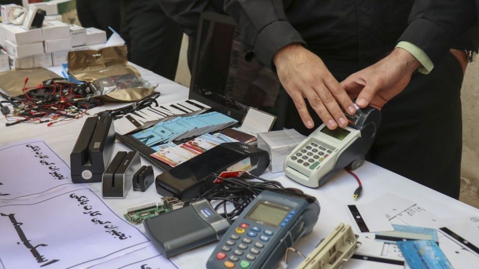 دستگیری جاعلان حرفهای دستگیری جاعلان حرفهای