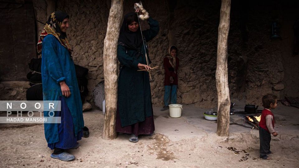 زندگی سخت این زنان قوم لُر زندگی سخت این زنان قوم لُر