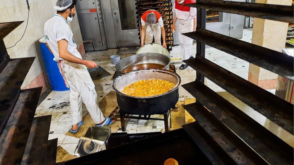 کارگاه تهیه زولبیا و بامیه در ماه رمضان کارگاه تهیه زولبیا و بامیه در ماه رمضان