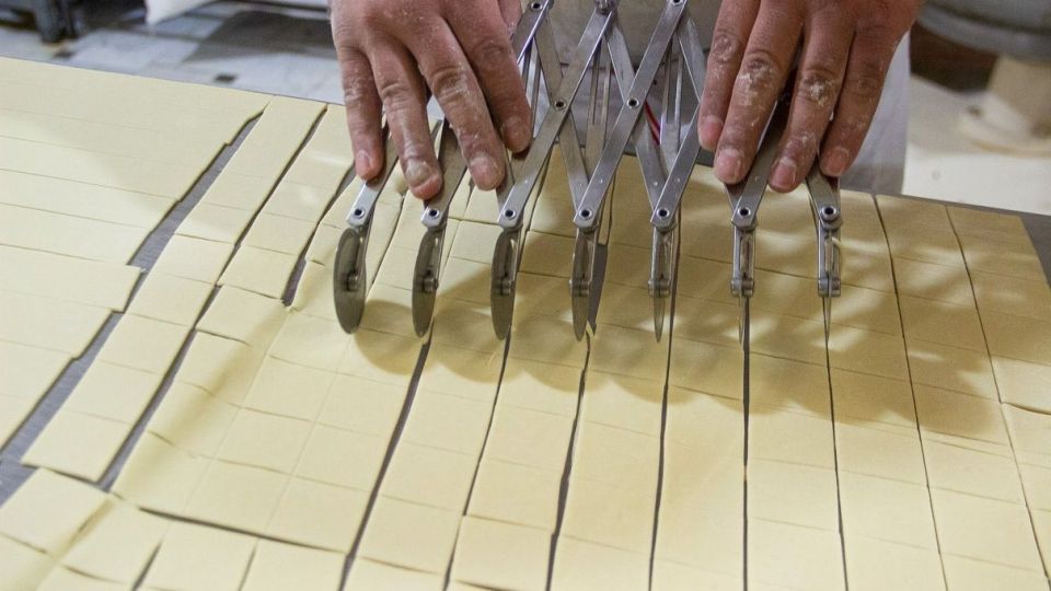 کارگاه تهیه زولبیا و بامیه در ماه رمضان کارگاه تهیه زولبیا و بامیه در ماه رمضان