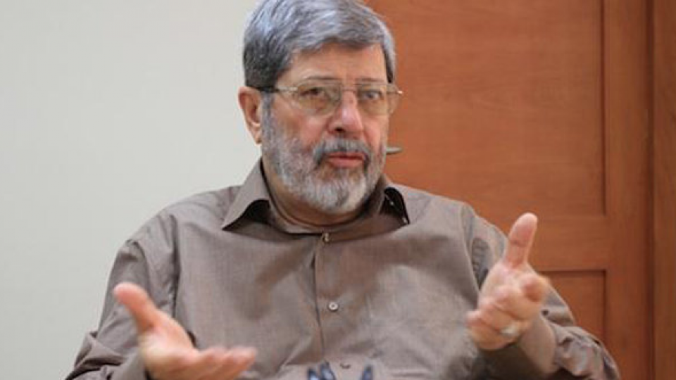 مرندی : توزیع و تزریق واکسن کرونا را به بخش خصوصی نسپارید مرندی : توزیع و تزریق واکسن کرونا را به بخش خصوصی نسپارید