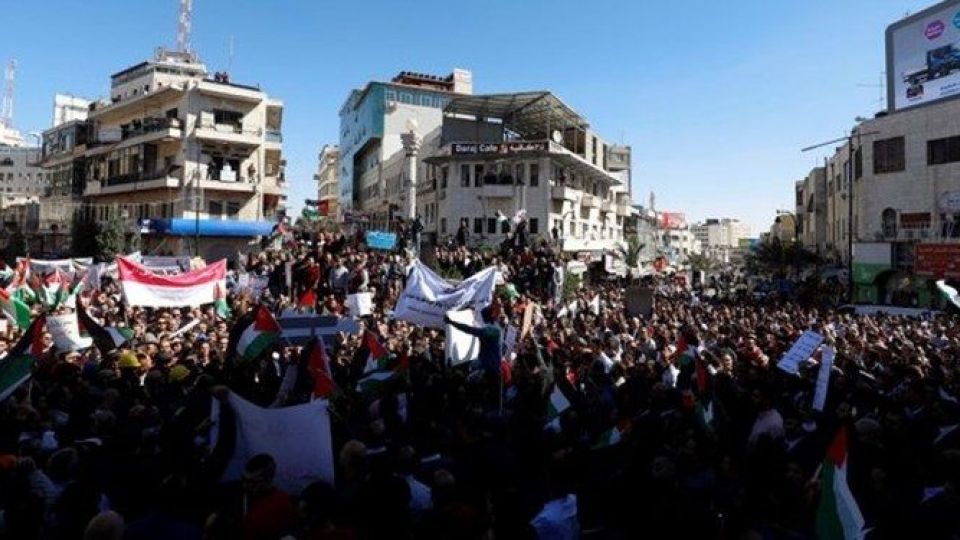 تظاهرات فلسطینیان در رام الله دراعتراض به سفر بلینکن تظاهرات فلسطینیان در رام الله دراعتراض به سفر بلینکن