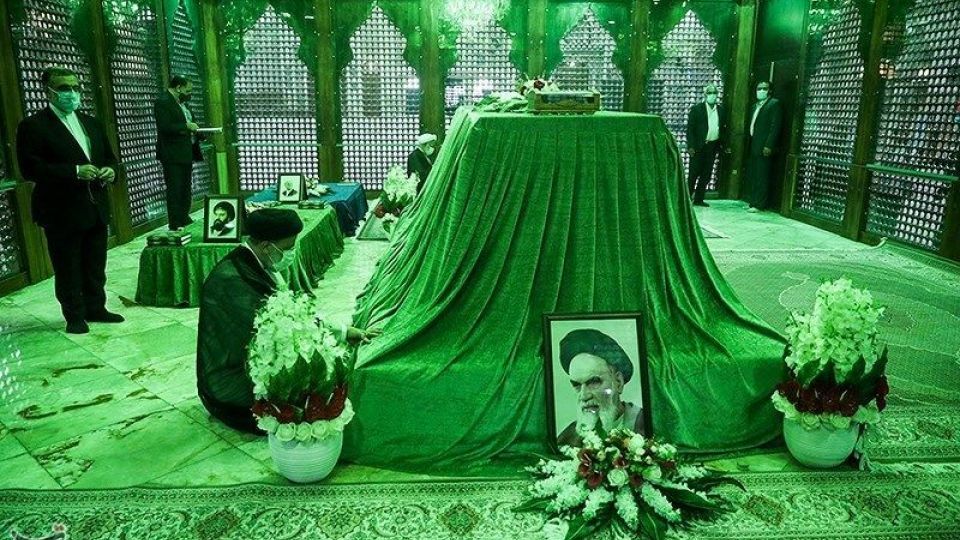 تجدید میثاق سید ابراهیم رئیسی با آرمانهای بنیانگذار انقلاب تجدید میثاق سید ابراهیم رئیسی با آرمانهای بنیانگذار انقلاب