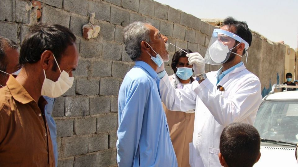 مردم یاری ارتش در حاشیه شهر زاهدان مردم یاری ارتش در حاشیه شهر زاهدان