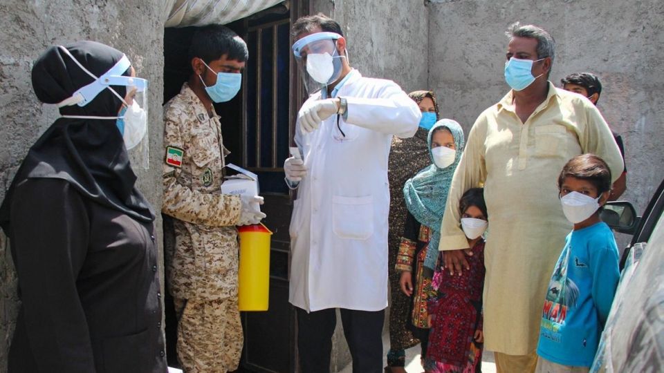 مردم یاری ارتش در حاشیه شهر زاهدان مردم یاری ارتش در حاشیه شهر زاهدان