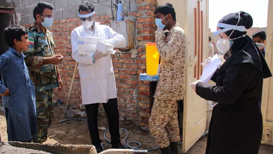 مردم یاری ارتش در حاشیه شهر زاهدان مردم یاری ارتش در حاشیه شهر زاهدان