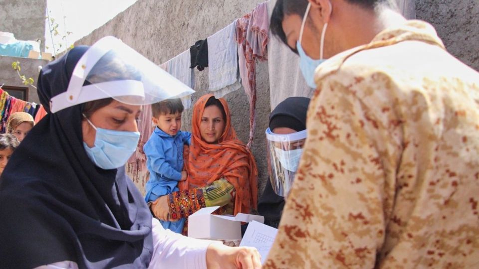 مردم یاری ارتش در حاشیه شهر زاهدان مردم یاری ارتش در حاشیه شهر زاهدان