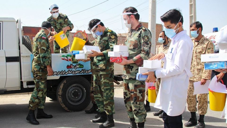 مردم یاری ارتش در حاشیه شهر زاهدان مردم یاری ارتش در حاشیه شهر زاهدان