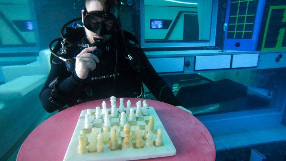 عمیقترین استخر غواصی جهان عمیقترین استخر غواصی جهان