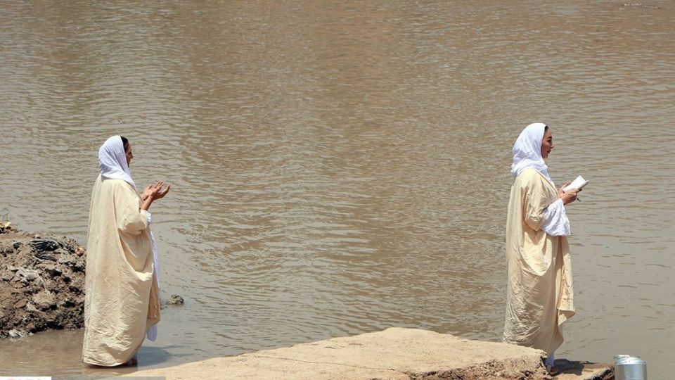 غسل تعمید کودکان مندایی در سوسنگرد غسل تعمید کودکان مندایی در سوسنگرد