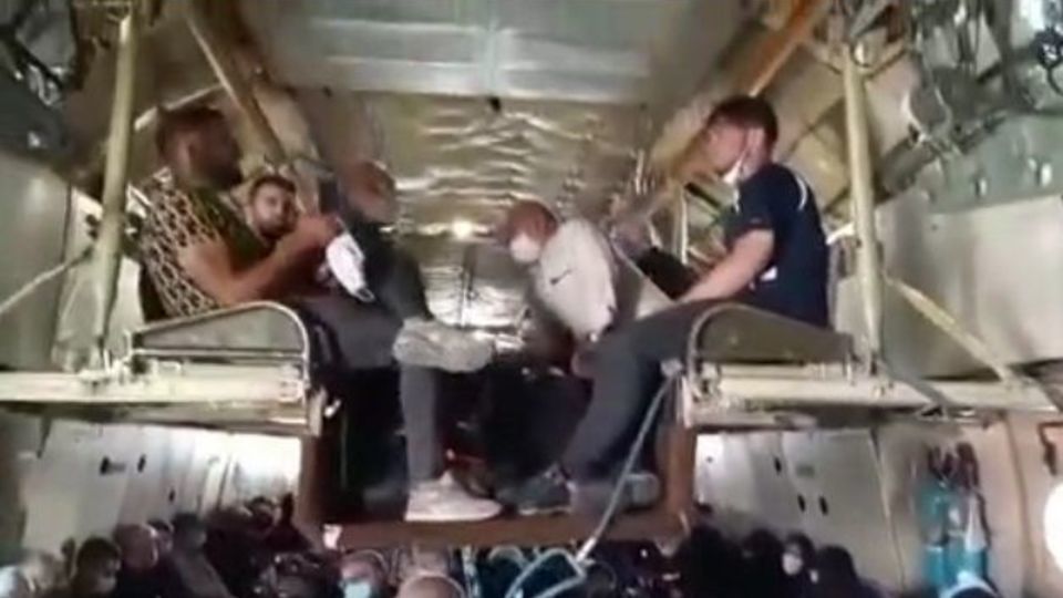 ماجرای هواپیمای دو طبقه زائرین اربعین / سفر موکب‌داران به عراق با پرواز باری + فیلم