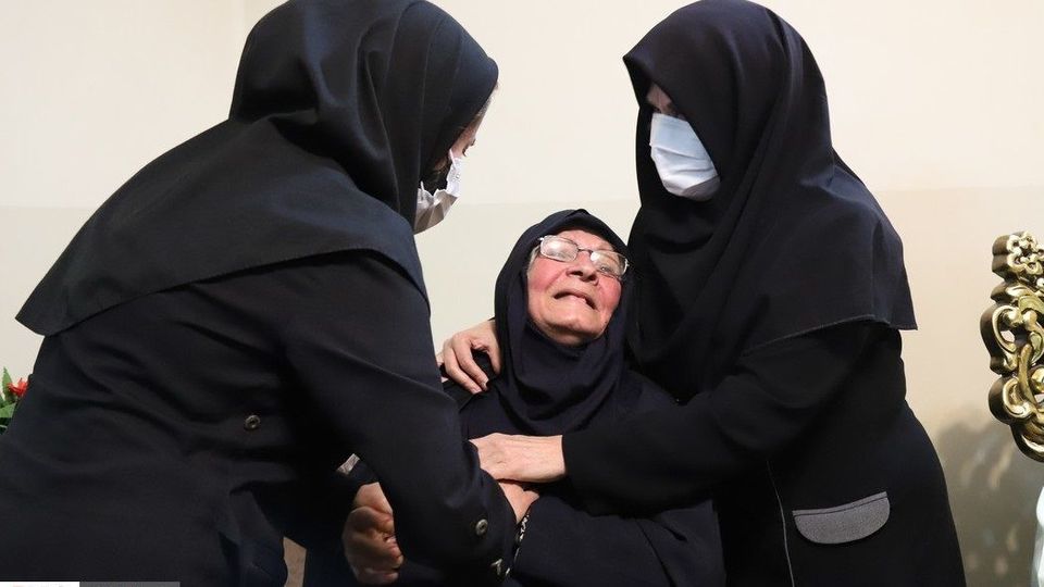 پایان ۳۳ سال چشم انتظاری مادر«شهید آقالر» پایان ۳۳ سال چشم انتظاری مادر«شهید آقالر»