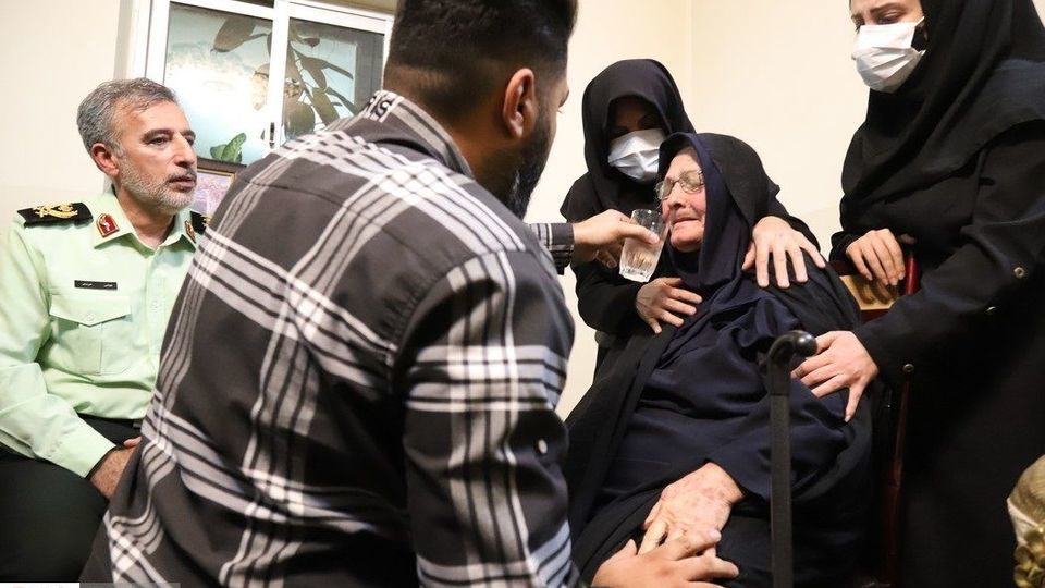 پایان ۳۳ سال چشم انتظاری مادر«شهید آقالر» پایان ۳۳ سال چشم انتظاری مادر«شهید آقالر»