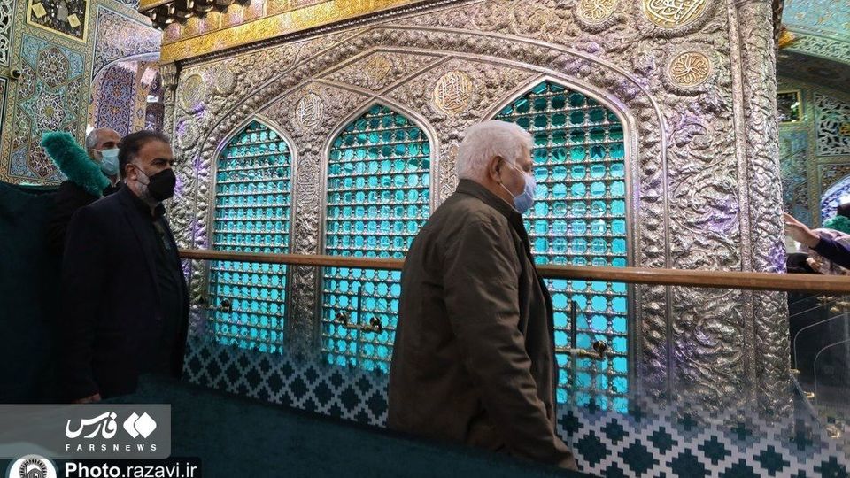 دست زائران به ضریح امام رضا(ع) رسید دست زائران به ضریح امام رضا(ع) رسید