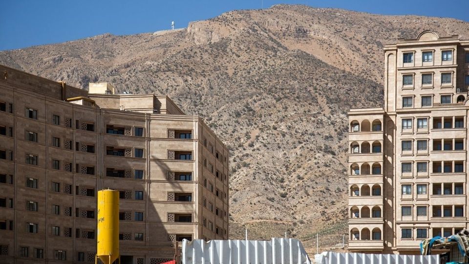 ساخت و ساز بی رویه در کوه های دراک - شیراز ساخت و ساز بی رویه در کوه های دراک - شیراز