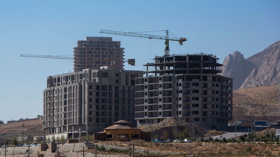 ساخت و ساز بی رویه در کوه های دراک - شیراز ساخت و ساز بی رویه در کوه های دراک - شیراز
